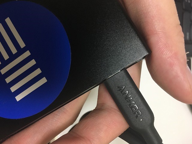 Usbポートに取り付けてケーブル抜け ぐらつきを防ぐthunderbolt 3 Usb Type C対応 Owc Clingon レビュー Gigazine